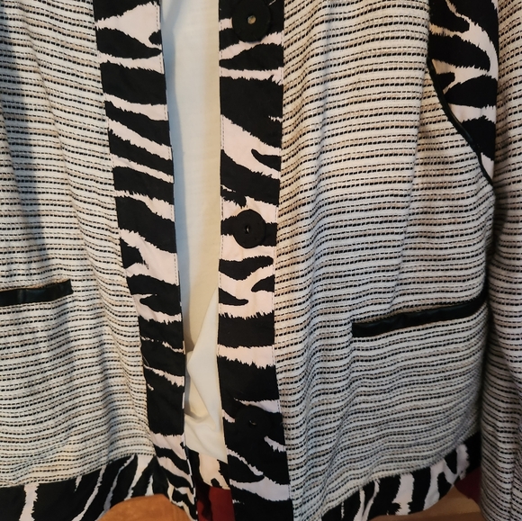 Chicos size 3 jacket - Picture 4 of 4